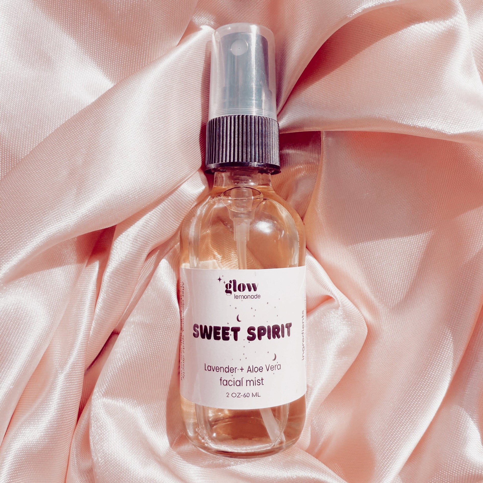 Lavender, Glycerin, Aloe Vera. 
Refreshing face mist