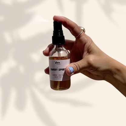 Lavender, Glycerin, Aloe Vera. 
Refreshing face mist